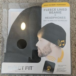 Hat with bluetooth headphones